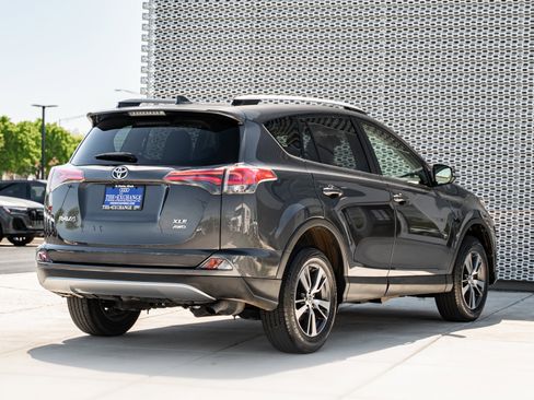 Used 2018 Toyota RAV4 XLE AWD/4WD image 3