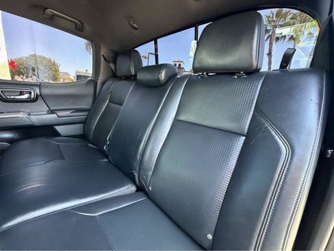 Used 2019 Toyota Tacoma TRD Sport w/ TRD Premium Sport Package RWD image 9