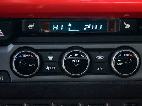 Used 2017 Toyota Tacoma TRD Off-Road w/ Premium & Technology Package image 21