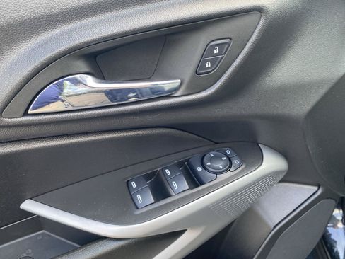 Used 2024 Chevrolet Trax RS w/ Sunroof Package FWD image 18