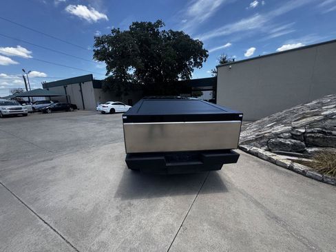 Used 2024 Tesla Cybertruck AWD Crew Cab image 4