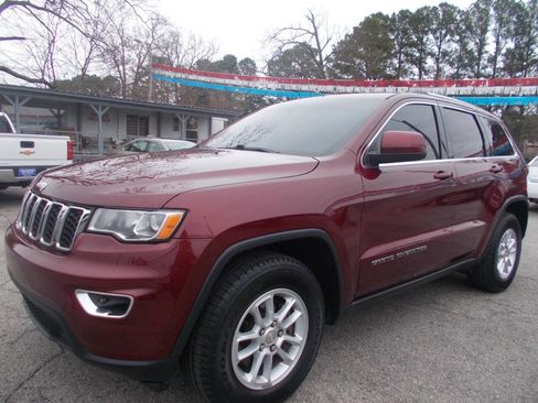 Used 2019 Jeep Grand Cherokee Laredo image 1