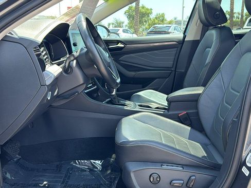 Used 2025 Volkswagen Jetta SEL FWD image 28