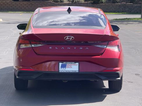 Used 2021 Hyundai Elantra SE w/ Cargo Package FWD image 5