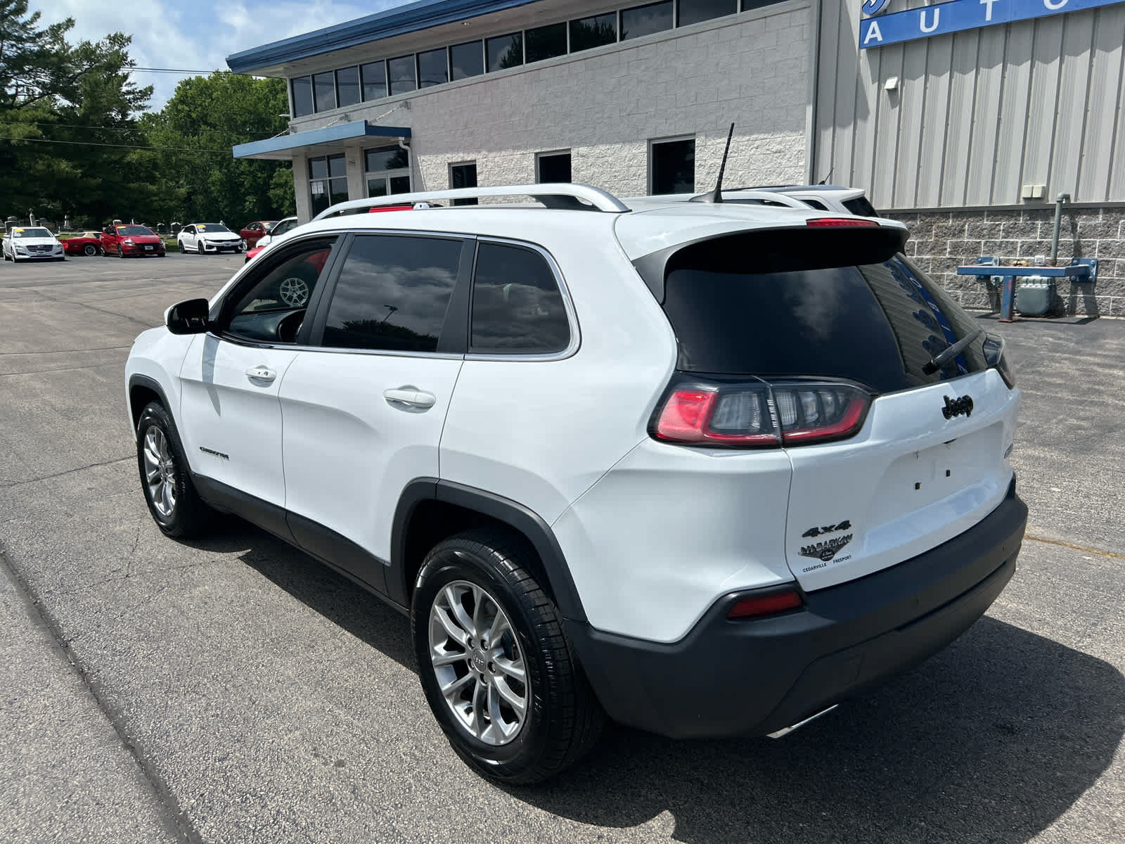 Used 2019 Jeep Cherokee Latitude Plus w/ Cold Weather Group AWD/4WD image 5