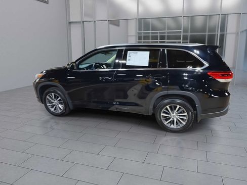 Used 2017 Toyota Highlander XLE AWD/4WD image 6