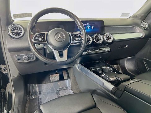 Used 2023 Mercedes-Benz GLB 250 4MATIC image 9
