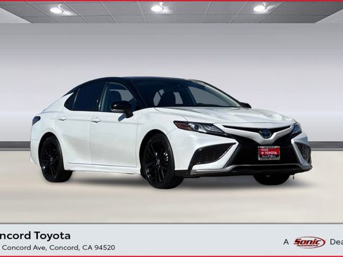 Used 2022 Toyota Camry XSE image 1