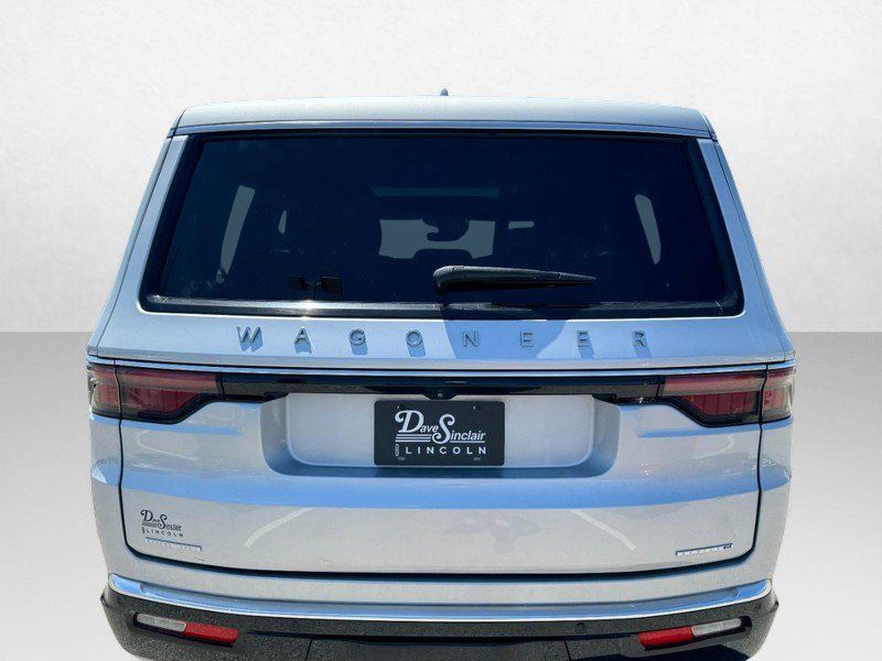 Used 2022 Jeep Wagoneer Series III w/ Premium Group I AWD/4WD image 6