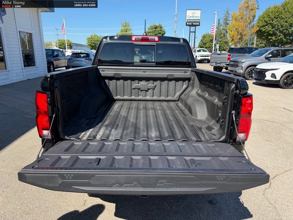 Used 2026 Chevrolet Colorado ZR2 w/ Technology Package AWD/4WD image 9