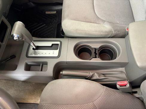 Used 2014 Nissan Frontier SV image 25