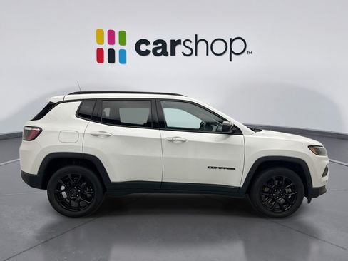 Used 2025 Jeep Compass Latitude w/ Convenience Group AWD/4WD image 3