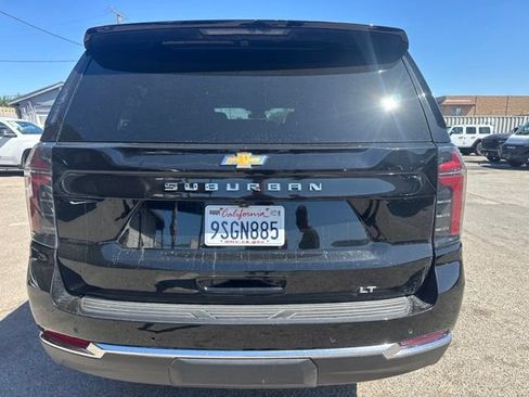 Used 2025 Chevrolet Suburban LT RWD image 6