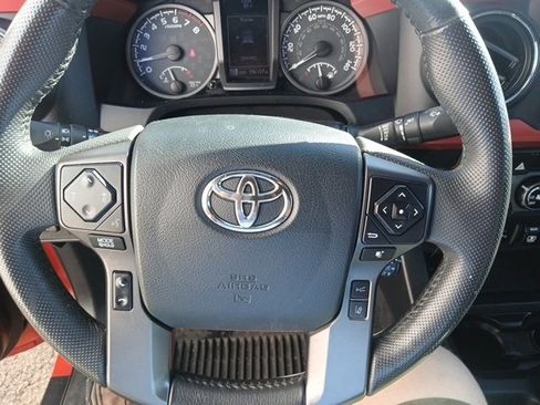 Used 2018 Toyota Tacoma TRD Off-Road image 54