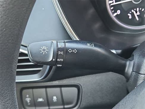 Used 2020 Hyundai Santa Fe SE image 25