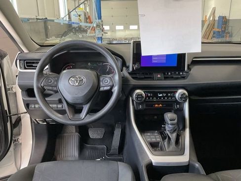 Used 2025 Toyota RAV4 XLE image 12