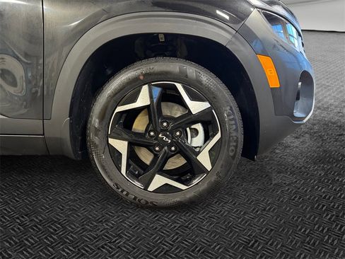 Certified 2025 Kia Seltos EX w/ EX Sunroof Package image 11