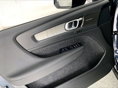 New 2026 Volvo XC40 B5 Ultra w/ Protection Package Premier AWD/4WD image 18