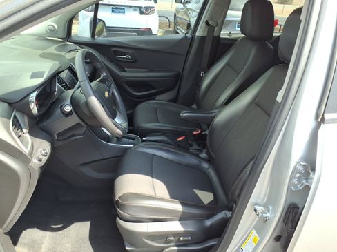 Used 2021 Chevrolet Trax LT w/ Sport Edition FWD image 13
