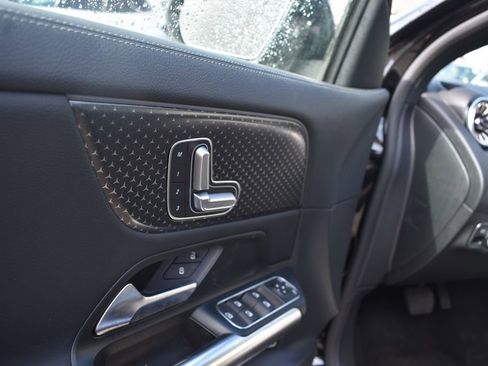 Used 2025 Mercedes-Benz GLA 250 image 14