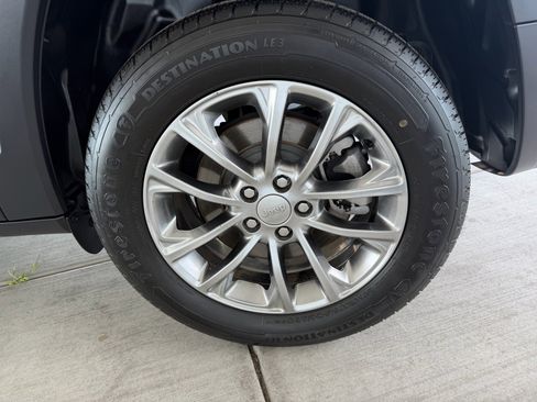 Used 2021 Jeep Cherokee Latitude Lux w/ Comfort/Convenience Group image 29