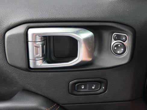 Used 2022 Jeep Gladiator Overland AWD/4WD image 13