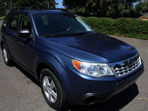 Used 2011 Subaru Forester 2.5X w/ Alloy Wheel Value Pkg AWD/4WD image 2