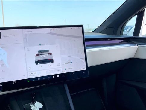 Used 2022 Tesla Model X Plaid image 31