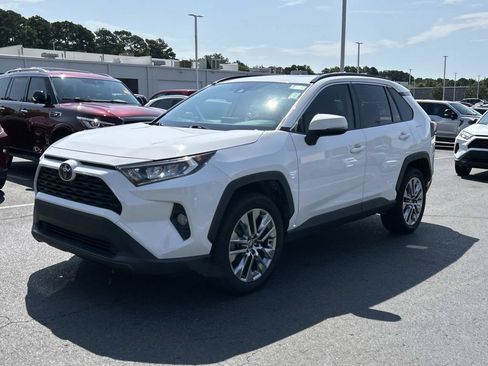 Used 2020 Toyota RAV4 XLE Premium FWD image 5