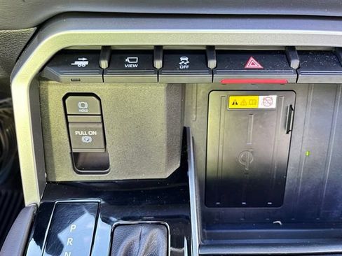 Used 2024 Toyota Tundra Platinum AWD/4WD image 43