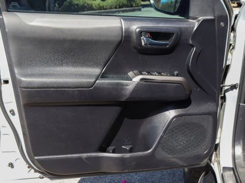 Used 2020 Toyota Tacoma TRD Off-Road AWD/4WD image 14