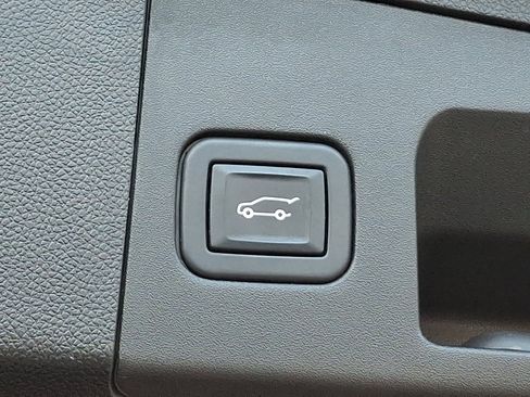 Used 2022 Cadillac XT4 Premium Luxury w/ Enhanced Visibility Package image 29