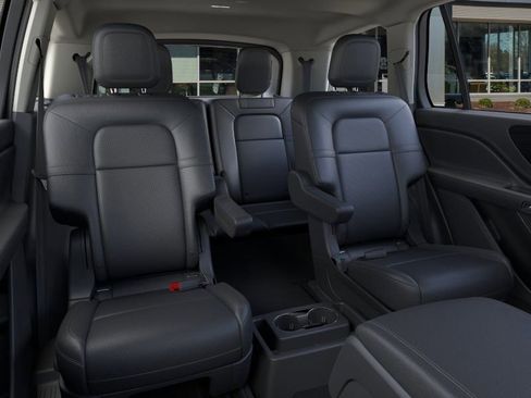 Used 2025 Lincoln Aviator AWD image 11