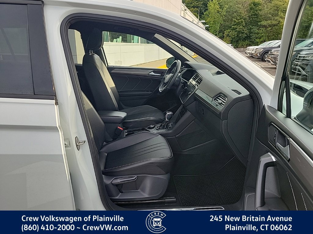 Certified 2022 Volkswagen Tiguan SE R-Line AWD/4WD image 17