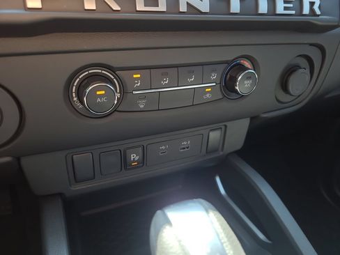 Certified 2025 Nissan Frontier SV RWD image 19