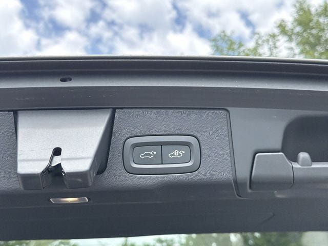 Used 2023 Volvo XC60 T8 Plus AWD/4WD image 10
