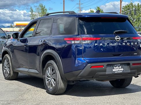 Used 2025 Nissan Pathfinder SV AWD/4WD image 7