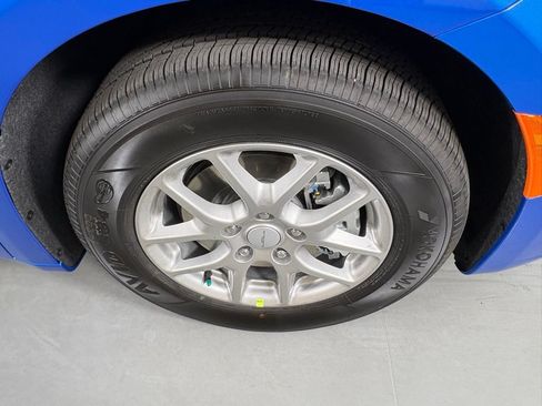New 2027 Chrysler Pacifica Select FWD image 11