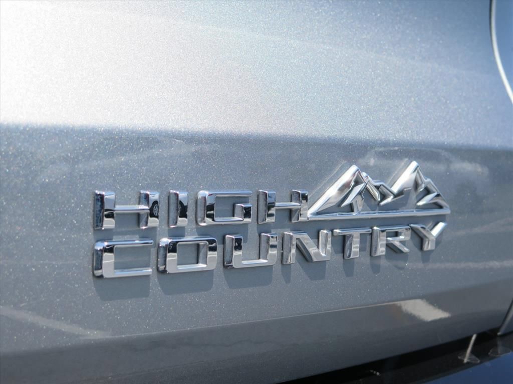 Used 2025 Chevrolet Traverse High Country FWD image 10