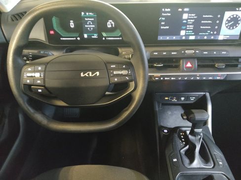 Used 2025 Kia K4 FWD image 22