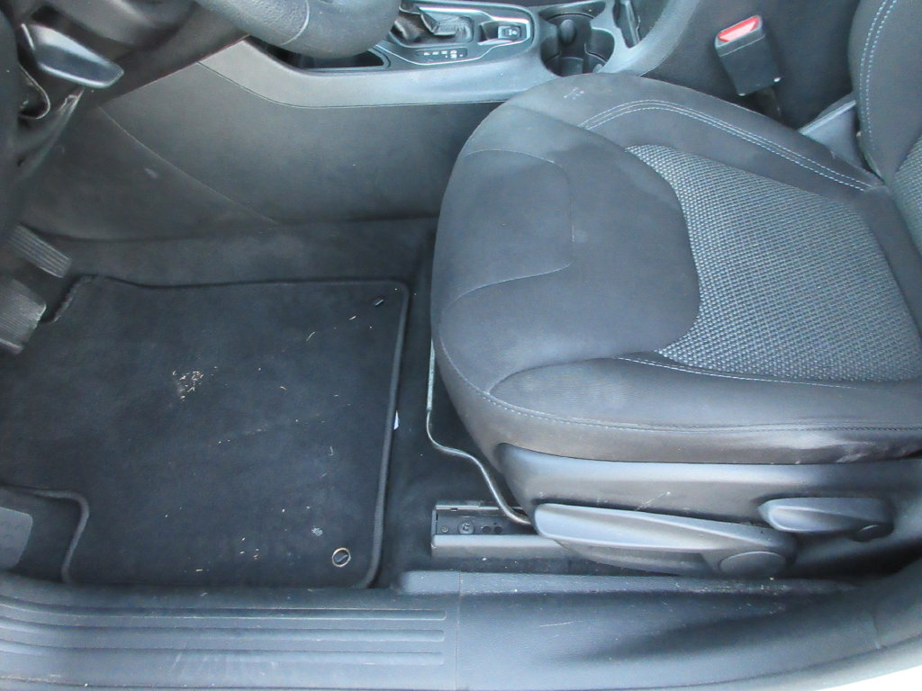 Used 2020 Jeep Cherokee Latitude FWD image 21