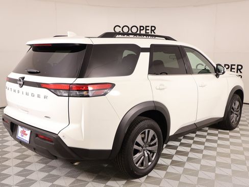Used 2025 Nissan Pathfinder SV image 21