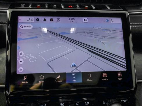 Used 2022 Jeep Grand Cherokee Overland w/ Luxury Tech Group IV image 10