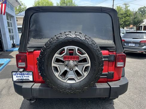 Used 2013 Jeep Wrangler Rubicon w/ Connectivity Group AWD/4WD image 10