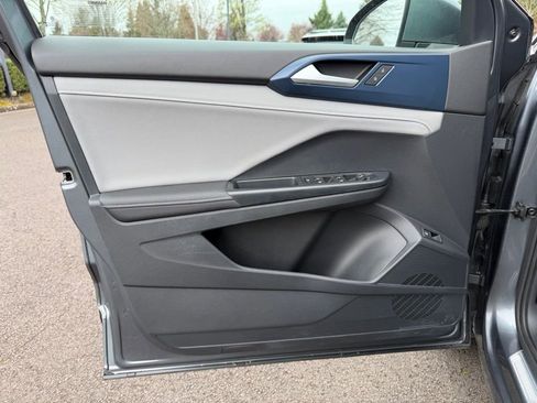 Used 2024 Volkswagen Taos SE image 13