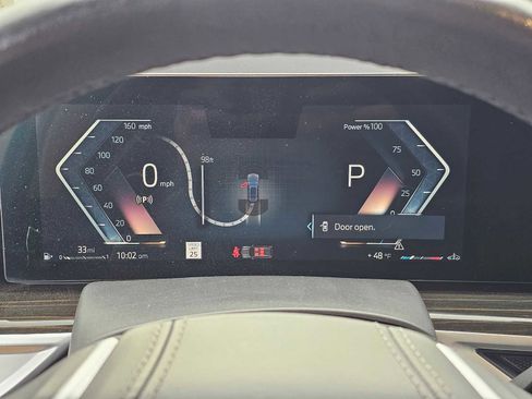 Used 2024 BMW X7 xDrive40i w/ Premium Package image 25