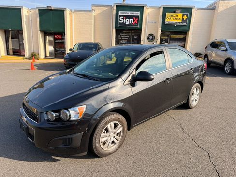 Used 2014 Chevrolet Sonic LT image 2