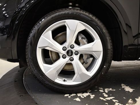 Certified 2025 Audi Q5 2.0T Premium image 13