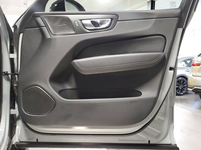 Used 2025 Volvo XC60 B5 Plus w/ Protection Package Premier AWD/4WD image 29