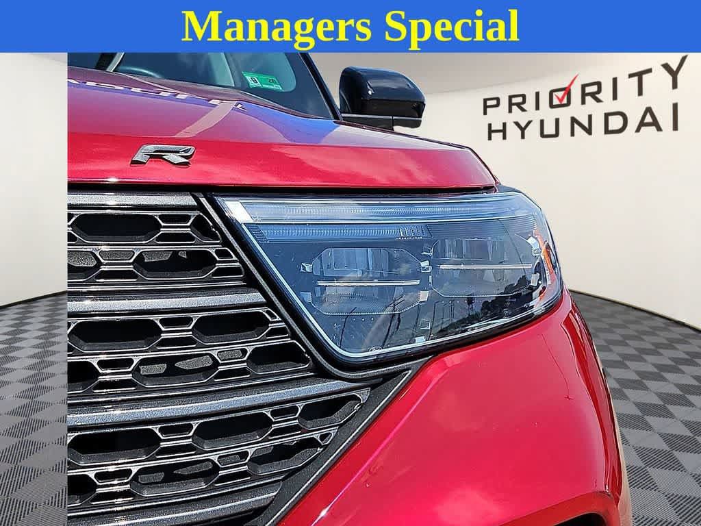 Used 2022 Ford Explorer XLT w/ Equipment Group 202A AWD/4WD image 8